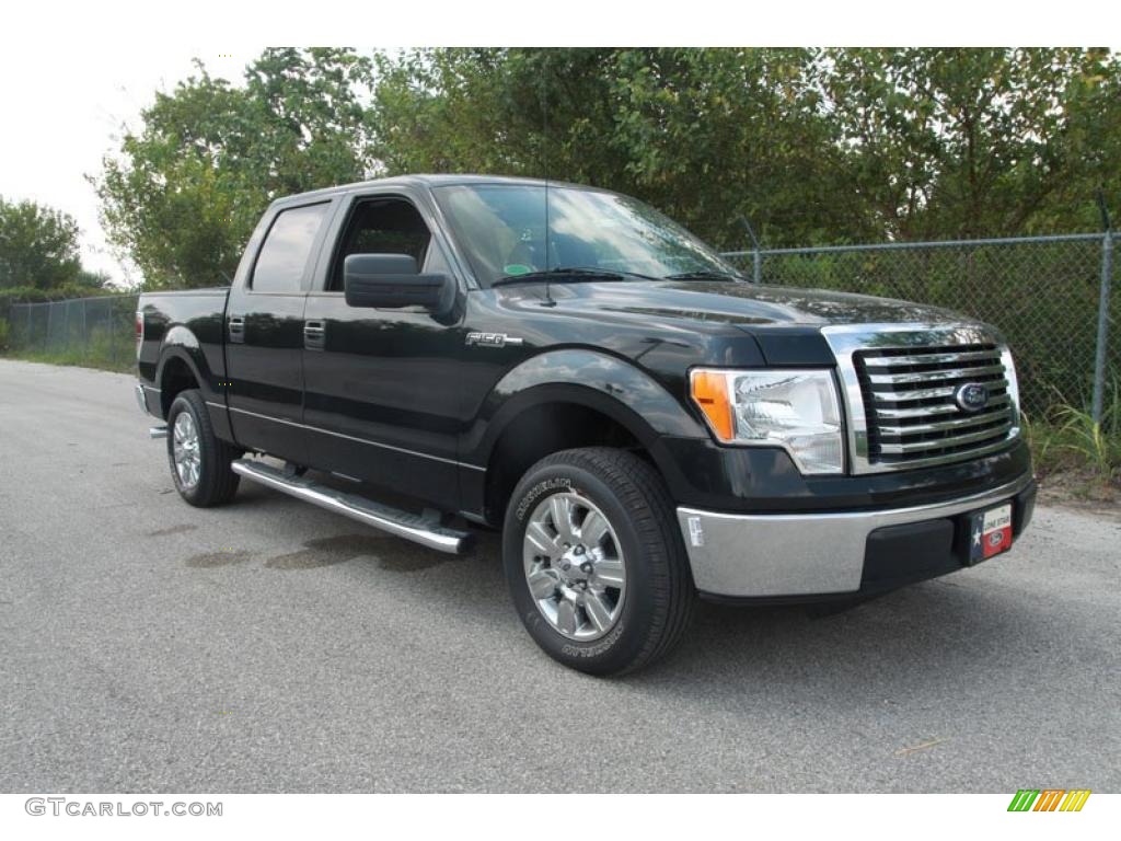 2010 F150 XLT SuperCrew - Tuxedo Black / Medium Stone photo #1