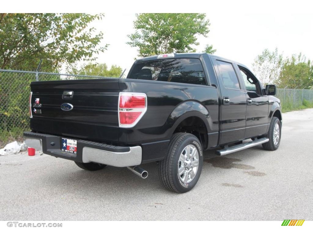 2010 F150 XLT SuperCrew - Tuxedo Black / Medium Stone photo #3