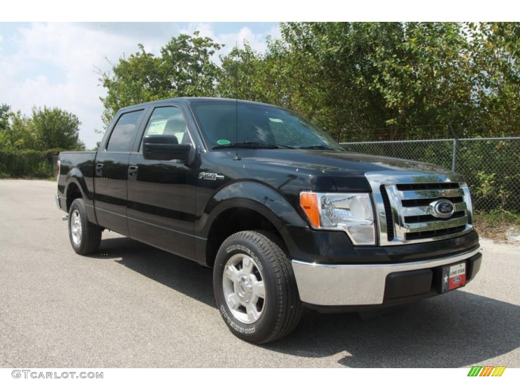 2010 F150 XLT SuperCrew - Tuxedo Black / Medium Stone photo #1