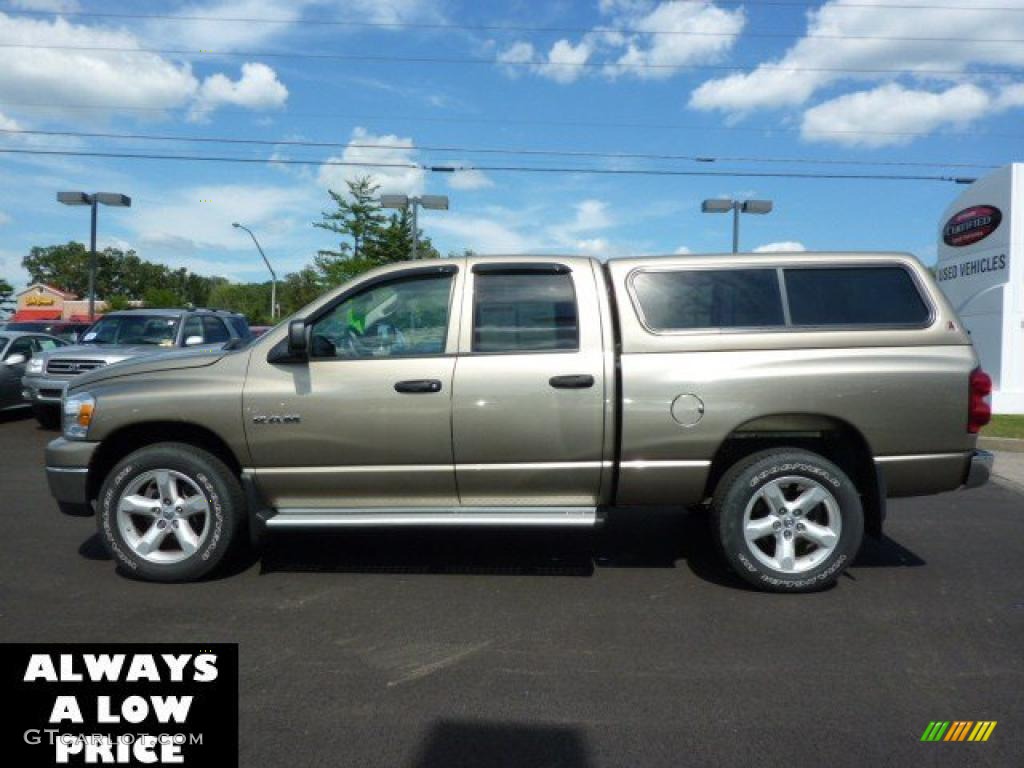 2008 Ram 1500 Big Horn Edition Quad Cab 4x4 - Light Khaki Metallic / Khaki photo #4