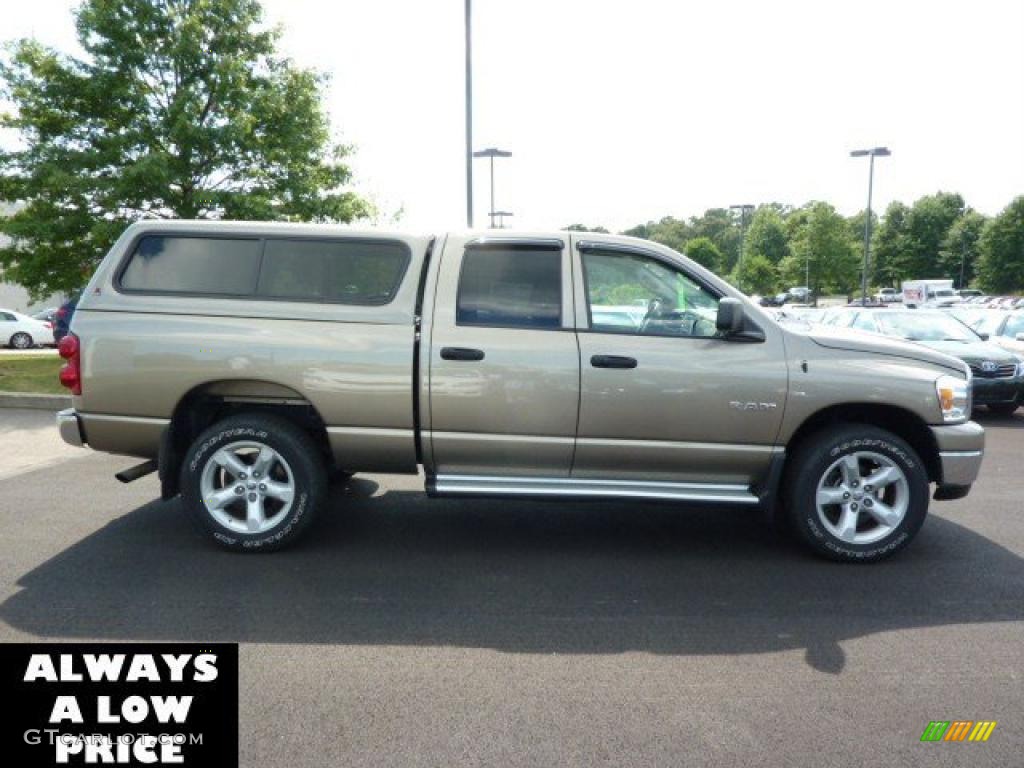 2008 Ram 1500 Big Horn Edition Quad Cab 4x4 - Light Khaki Metallic / Khaki photo #8