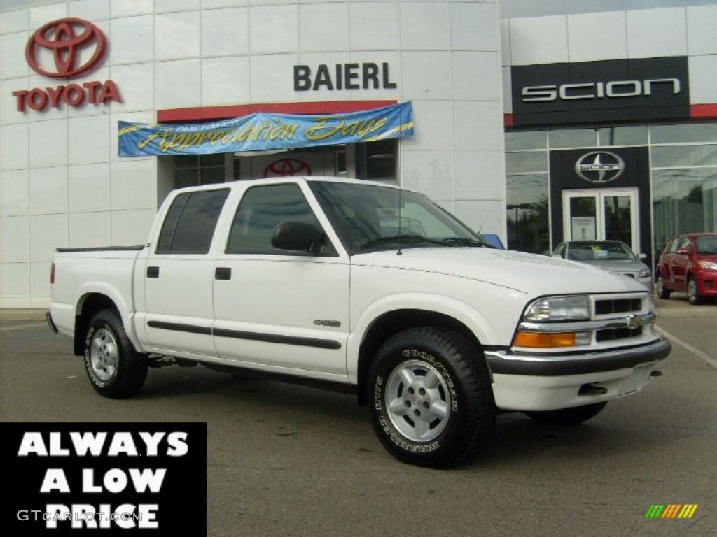 2002 S10 LS Crew Cab 4x4 - Summit White / Graphite photo #1