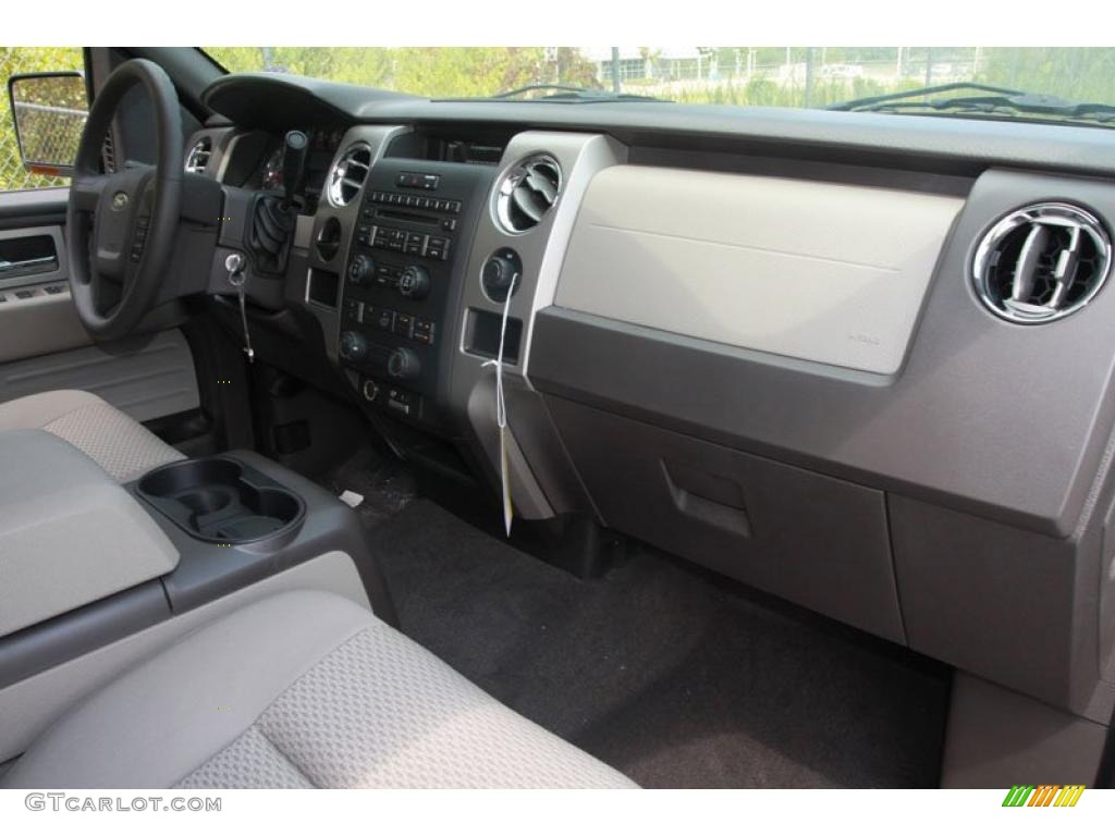 2010 F150 XLT SuperCrew - Dark Blue Pearl Metallic / Medium Stone photo #17