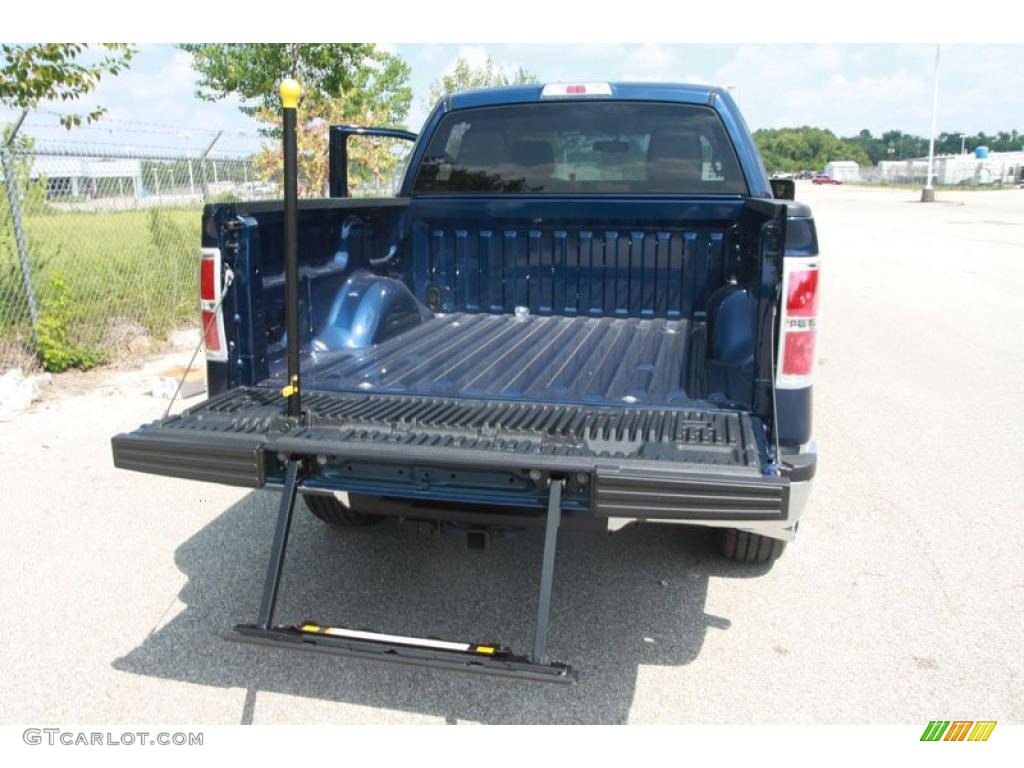 2010 F150 XLT SuperCrew 4x4 - Dark Blue Pearl Metallic / Medium Stone photo #14