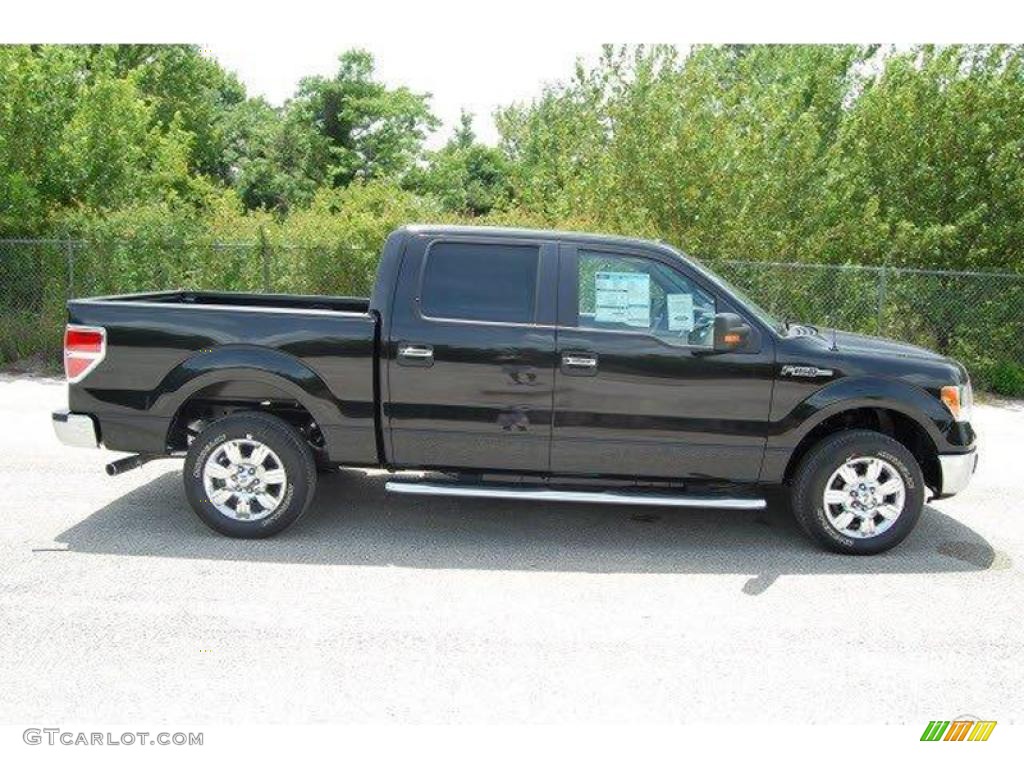 2010 F150 XLT SuperCrew - Tuxedo Black / Medium Stone photo #1