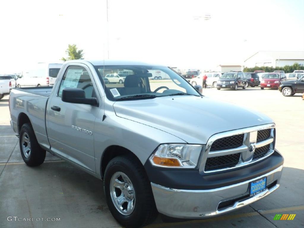 2011 Ram 1500 ST Regular Cab - Bright Silver Metallic / Dark Slate Gray/Medium Graystone photo #7