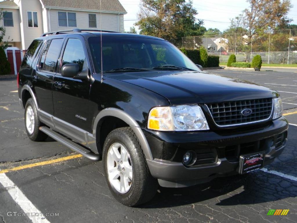 2002 Explorer XLT 4x4 - Black Clearcoat / Graphite photo #2