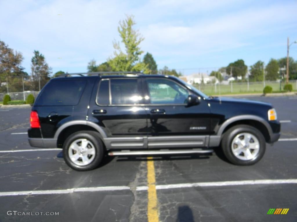 2002 Explorer XLT 4x4 - Black Clearcoat / Graphite photo #11