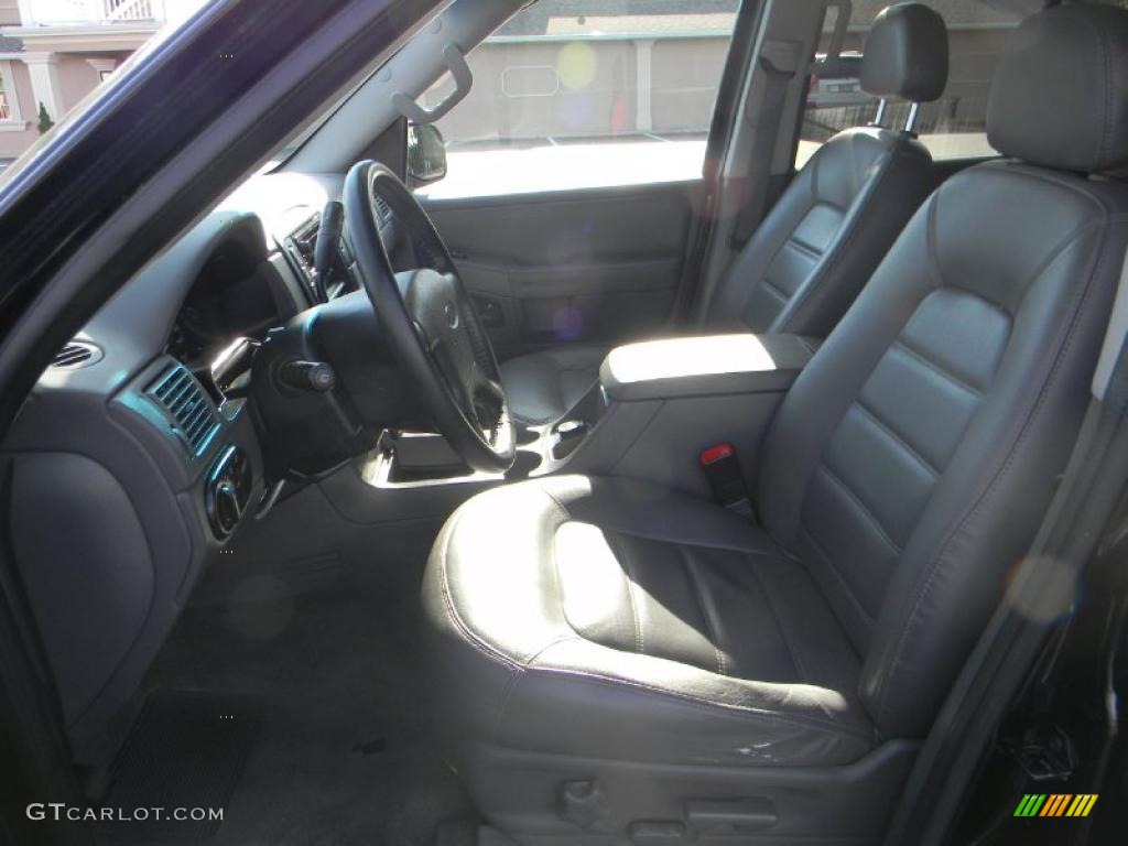 2002 Explorer XLT 4x4 - Black Clearcoat / Graphite photo #13