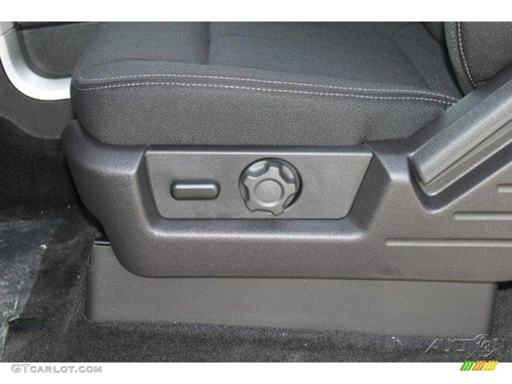 2010 F150 XL SuperCab - Ingot Silver Metallic / Black photo #22