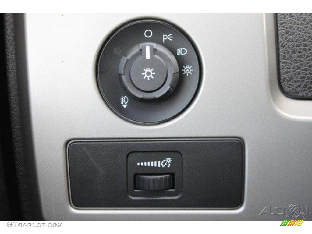 2010 F150 XL SuperCab - Ingot Silver Metallic / Black photo #33