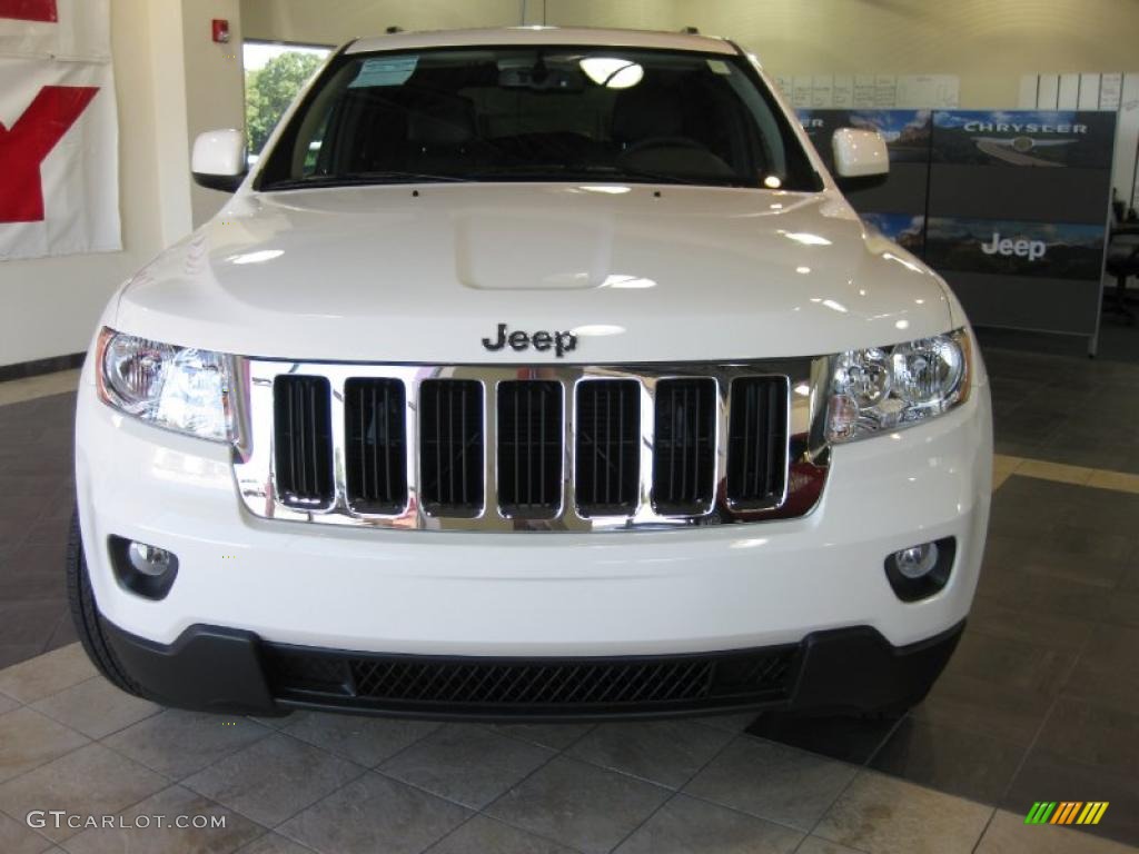 2011 Grand Cherokee Laredo X Package - Stone White / Black photo #3
