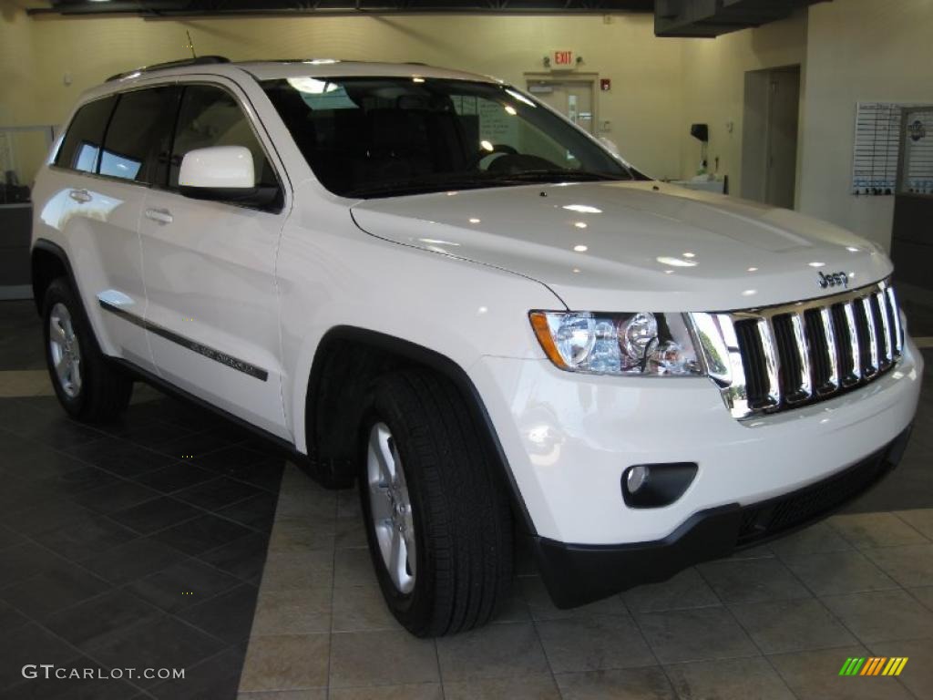 2011 Grand Cherokee Laredo X Package - Stone White / Black photo #4