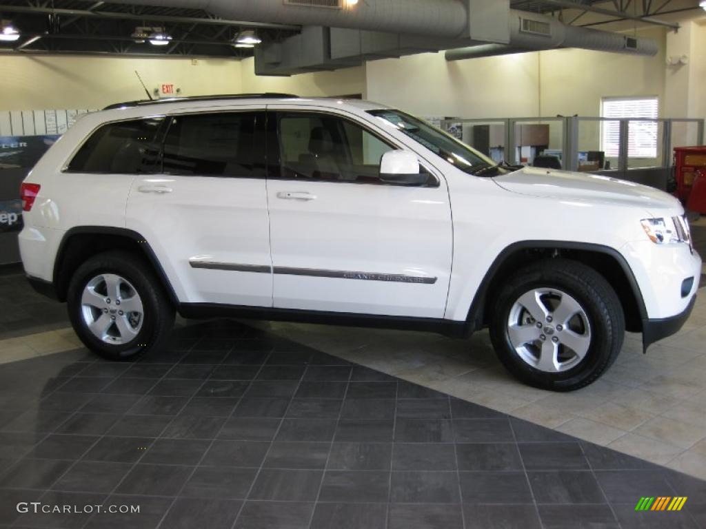 2011 Grand Cherokee Laredo X Package - Stone White / Black photo #5