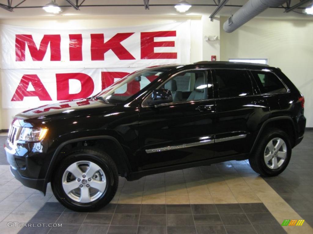 2011 Grand Cherokee Laredo X Package 4x4 - Brilliant Black Crystal Pearl / Dark Graystone/Medium Graystone photo #1