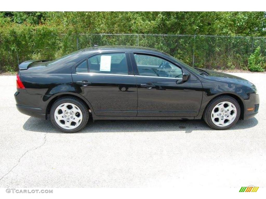 2010 Fusion SE - Tuxedo Black Metallic / Charcoal Black photo #1