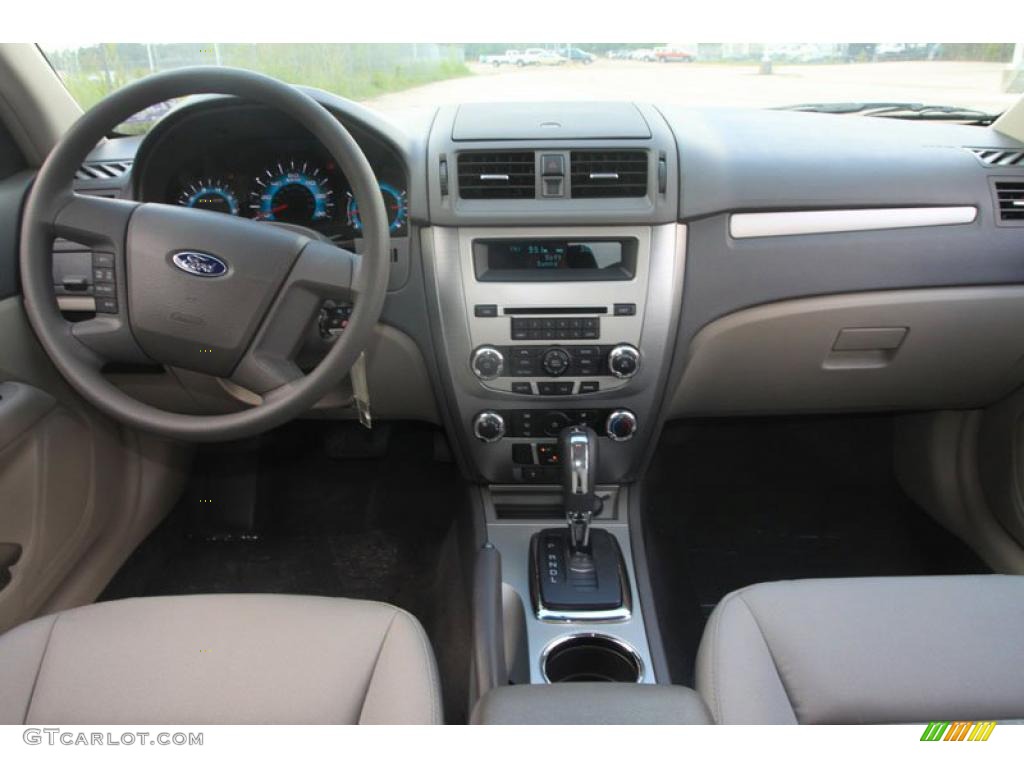 2010 Fusion S - Tuxedo Black Metallic / Medium Light Stone photo #15