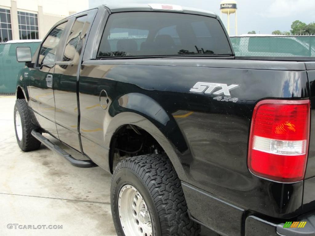 2005 F150 STX SuperCab 4x4 - Black / Medium Flint Grey photo #5