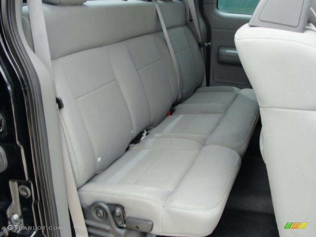2005 F150 STX SuperCab 4x4 - Black / Medium Flint Grey photo #30
