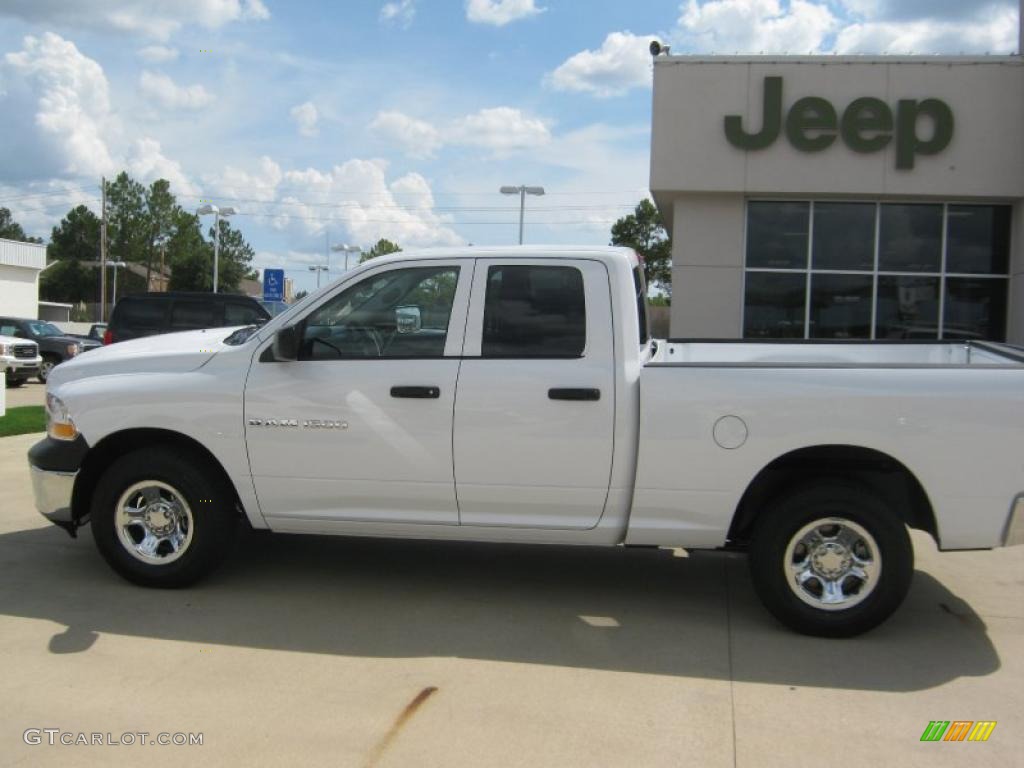 2011 Ram 1500 ST Quad Cab 4x4 - Bright White / Dark Slate Gray/Medium Graystone photo #2