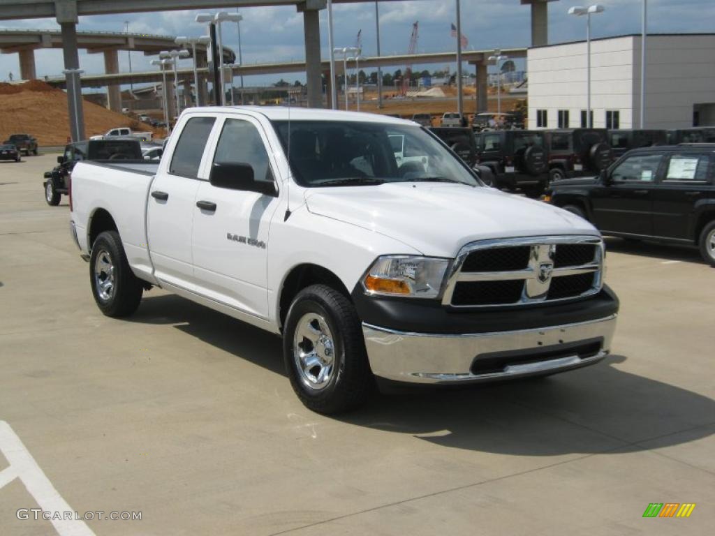 2011 Ram 1500 ST Quad Cab 4x4 - Bright White / Dark Slate Gray/Medium Graystone photo #7