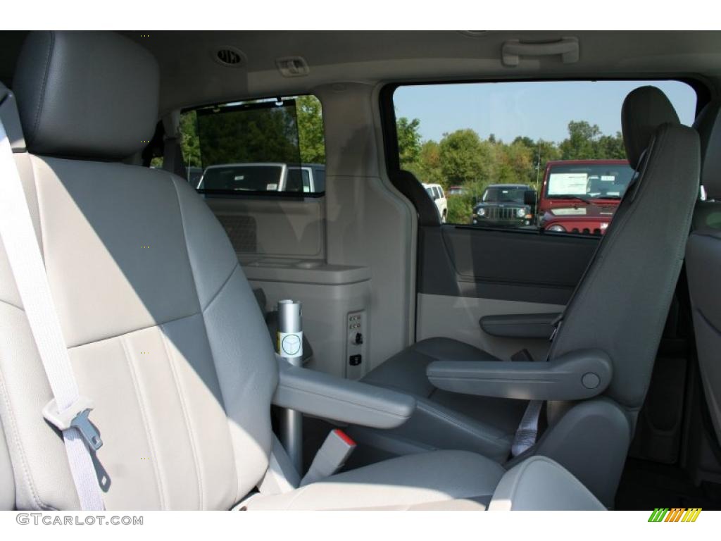 2008 Town & Country Touring Signature Series - Modern Blue Pearlcoat / Medium Pebble Beige/Cream photo #21