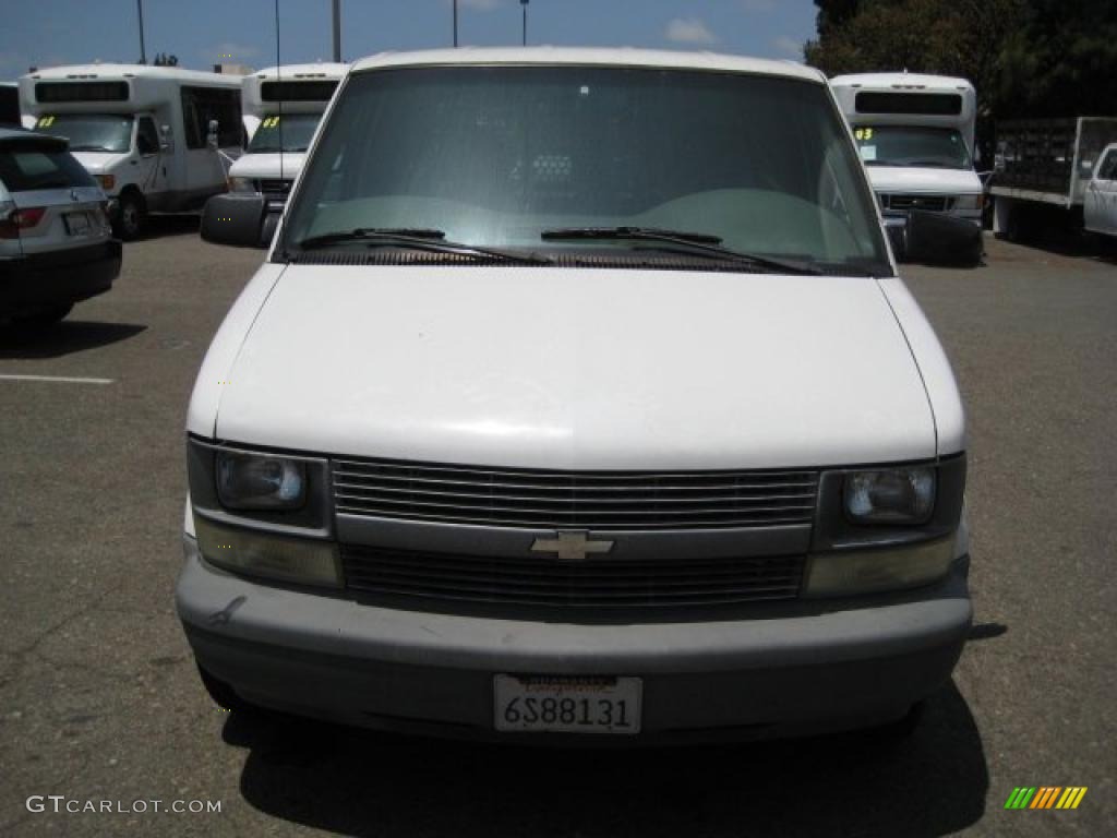 2001 Astro Commercial Van - Ivory White / Neutral photo #2