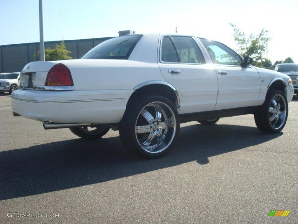 2003 Crown Victoria Sedan - Vibrant White / Light Flint photo #6