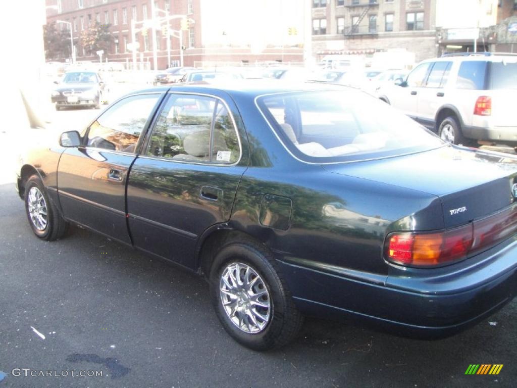 1994 Camry LE Sedan - Dark Emerald Pearl / Gray photo #2