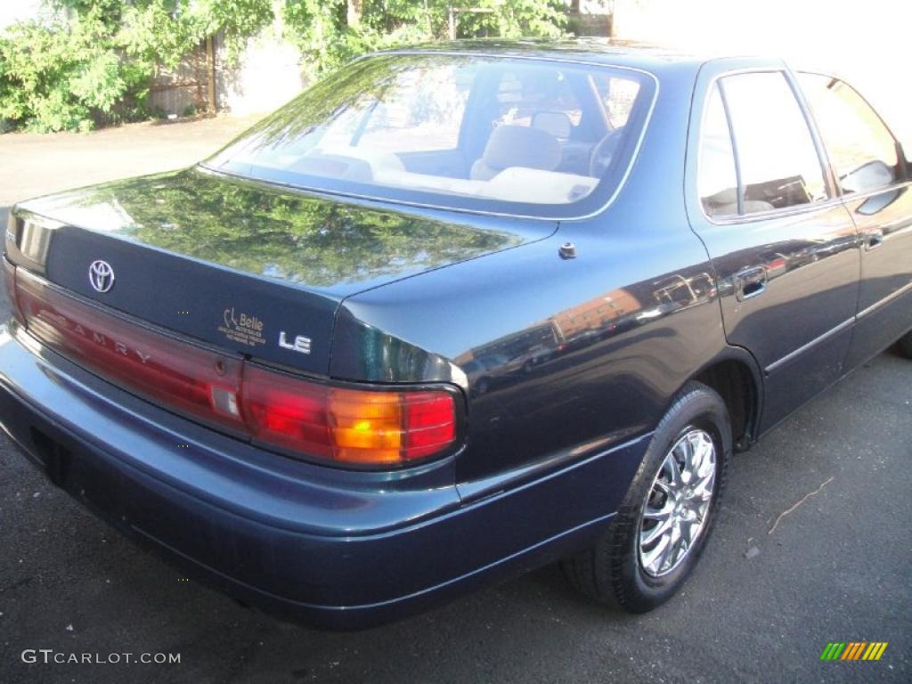 1994 Camry LE Sedan - Dark Emerald Pearl / Gray photo #3