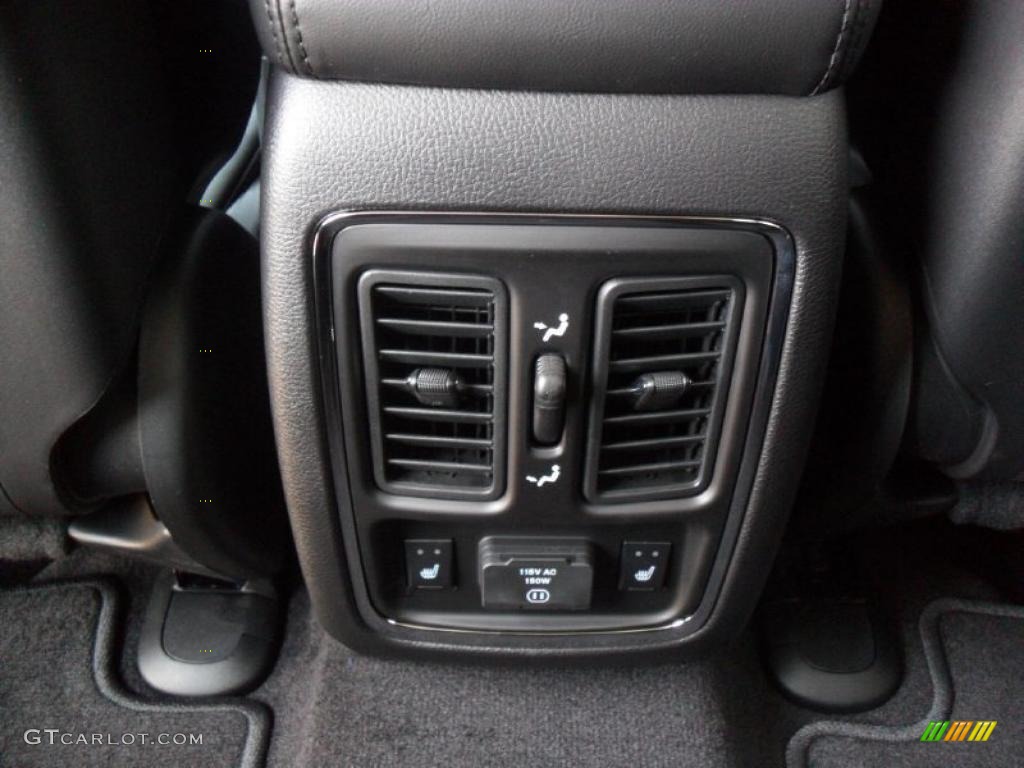 2011 Grand Cherokee Limited 4x4 - Stone White / Black photo #18