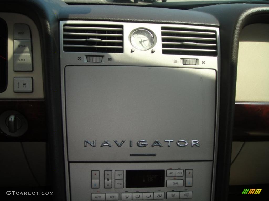2003 Navigator Luxury 4x4 - Autumn Red Metallic / Light Parchment photo #19