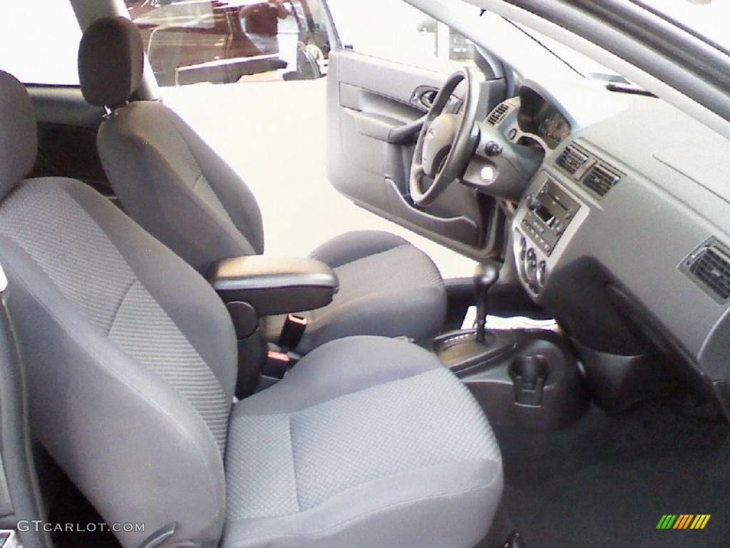 2005 Focus ZX3 SES Coupe - Liquid Grey Metallic / Charcoal/Charcoal photo #7