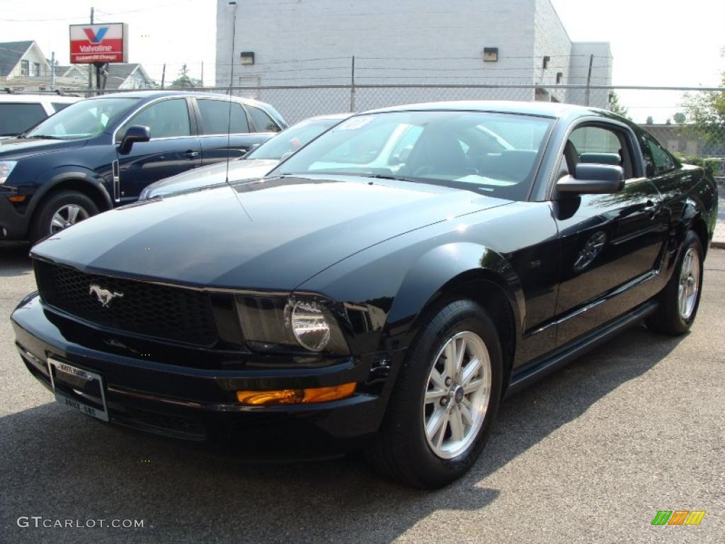 2007 Mustang V6 Deluxe Coupe - Black / Light Graphite photo #1