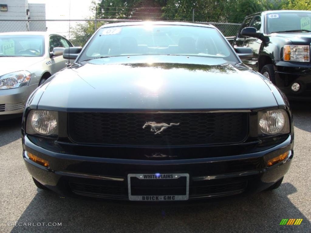 2007 Mustang V6 Deluxe Coupe - Black / Light Graphite photo #2