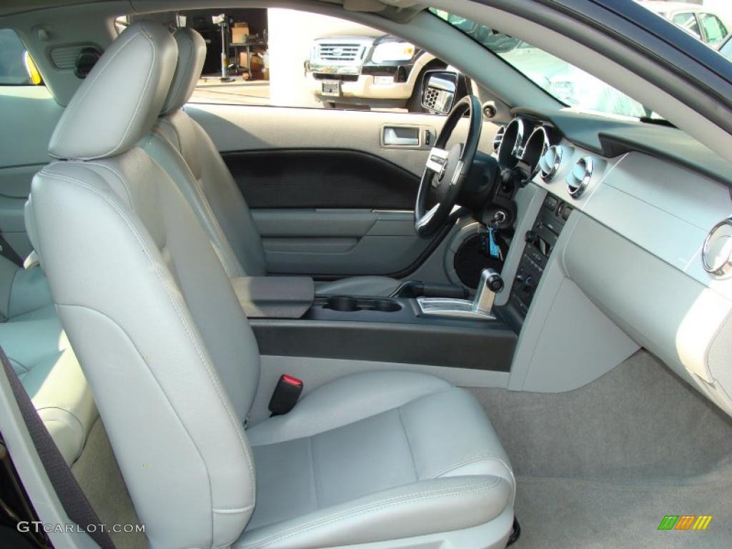 2007 Mustang V6 Deluxe Coupe - Black / Light Graphite photo #12