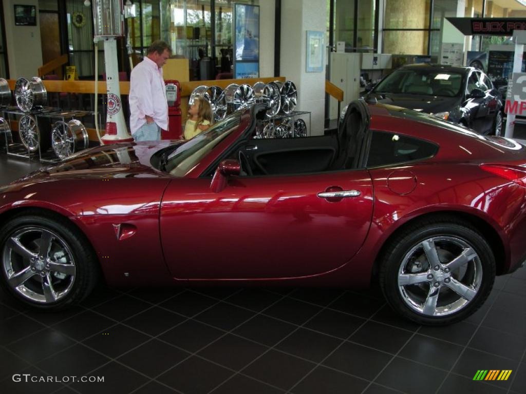 2009 Solstice GXP Coupe - Wicked Ruby Red / Ebony photo #13