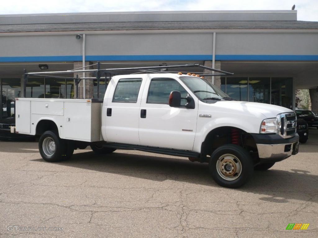 2006 F350 Super Duty XLT Crew Cab 4x4 Chassis - Oxford White / Tan photo #1