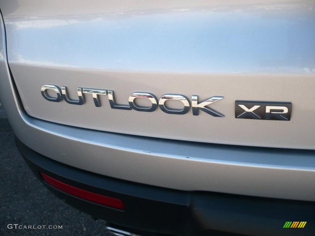 2008 Outlook XR AWD - Silver Pearl / Gray photo #12