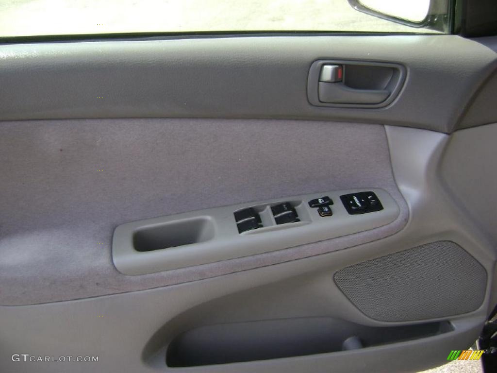 2003 Camry LE - Black / Stone photo #13