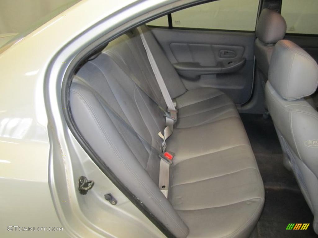 2004 Elantra GT Sedan - Sterling Silver / Gray photo #6