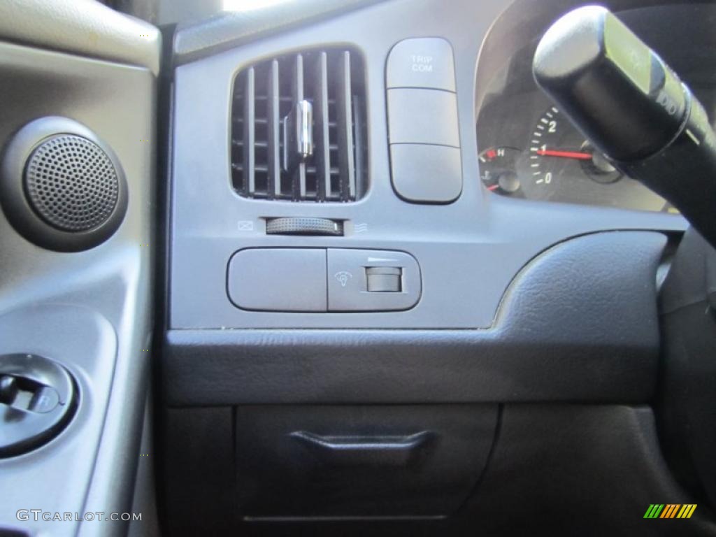 2004 Elantra GT Sedan - Sterling Silver / Gray photo #11