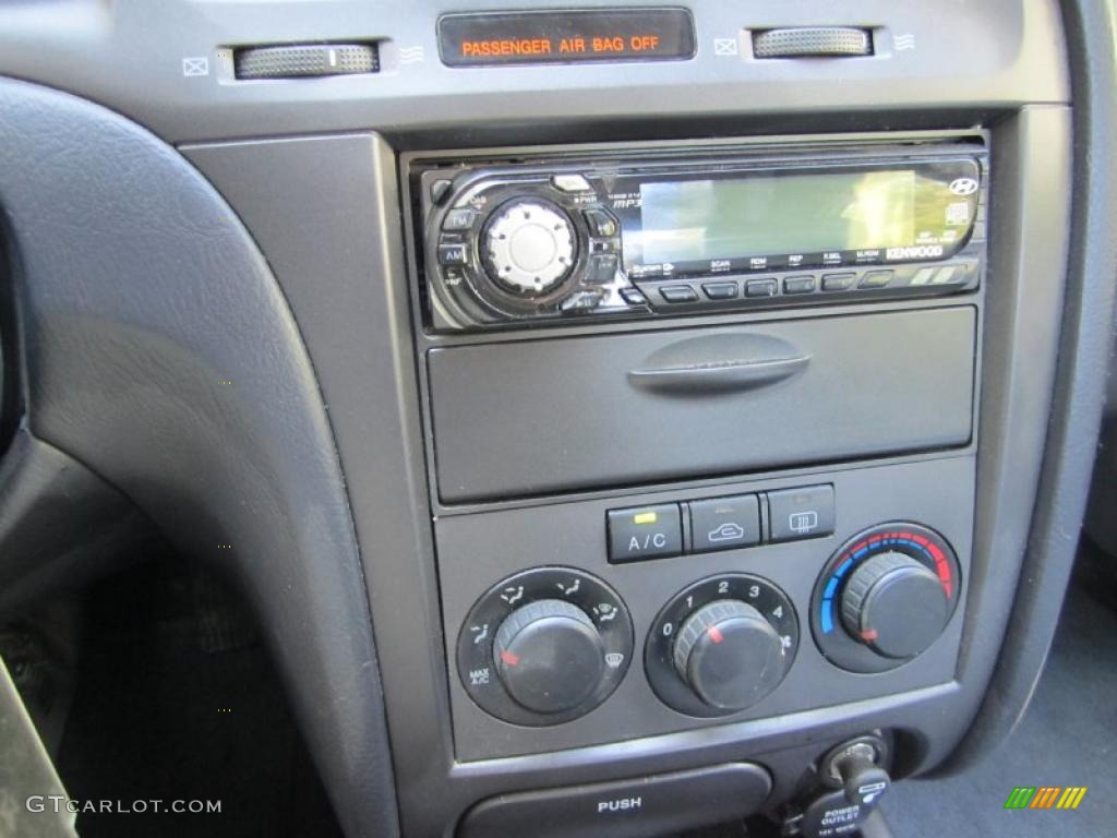 2004 Elantra GT Sedan - Sterling Silver / Gray photo #13