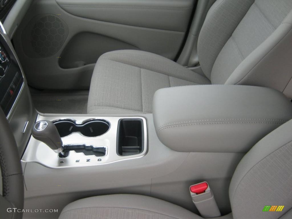 2011 Grand Cherokee Laredo - Stone White / Dark Graystone/Medium Graystone photo #12