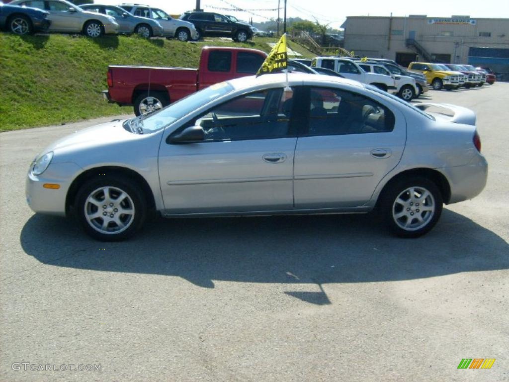 2005 Neon SXT - Bright Silver Metallic / Dark Slate Gray photo #2