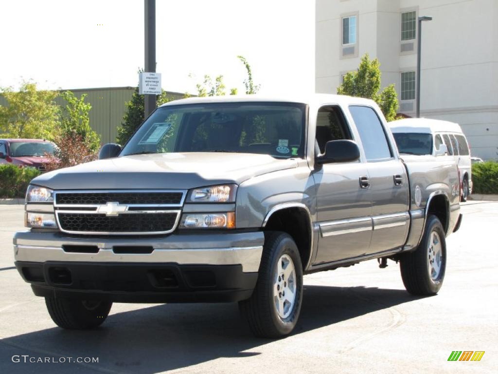 2006 Silverado 1500 LT Crew Cab 4x4 - Graystone Metallic / Dark Charcoal photo #2