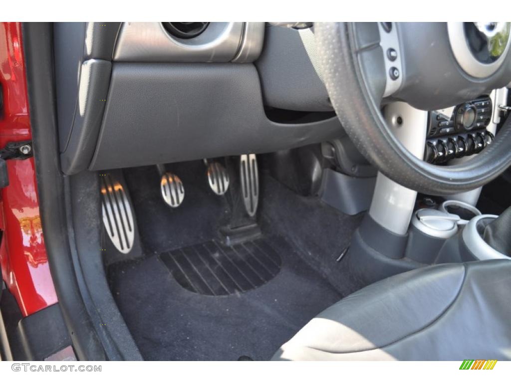 2004 Cooper S Hardtop - Chili Red / Space Grey/Panther Black photo #25