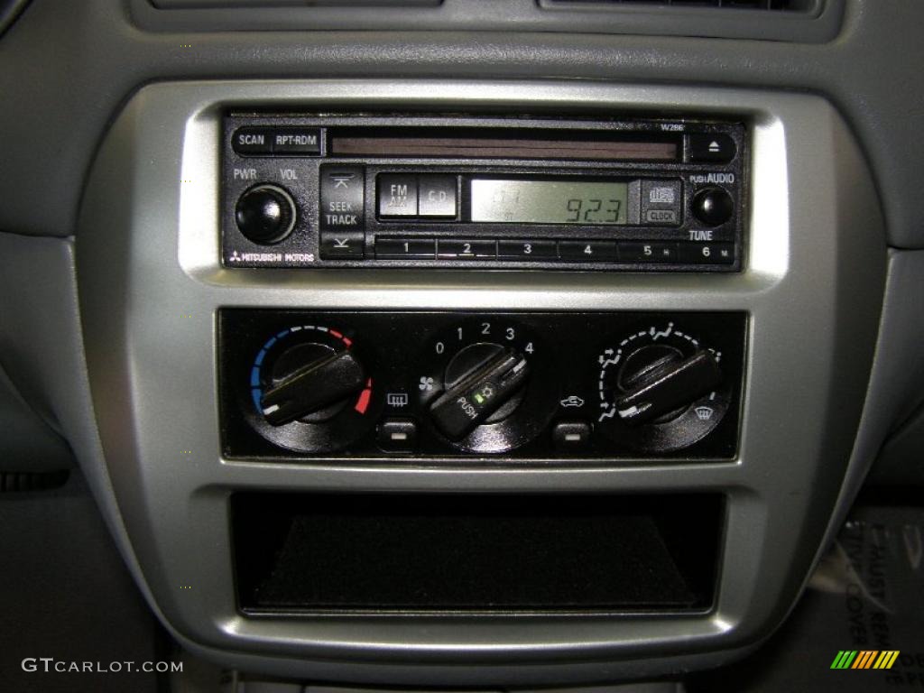 2002 Galant ES - Chrome Blue Pearl / Gray photo #16