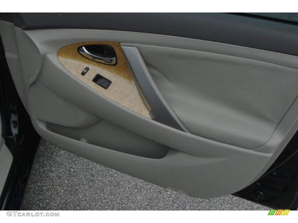 2007 Camry XLE - Black / Bisque photo #13