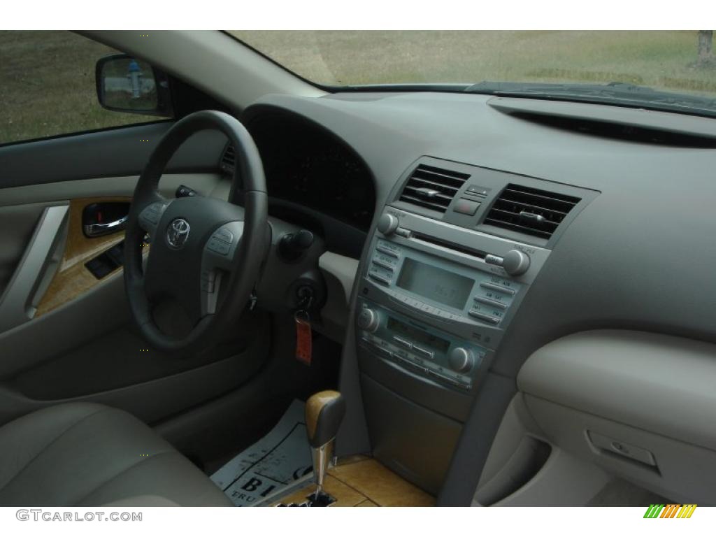 2007 Camry XLE - Black / Bisque photo #18